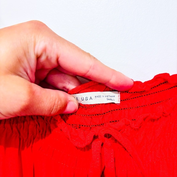 ACTIVE USA – Red ruffle off-shoulder peasant blouse | Small * - Picture 5 of 6
